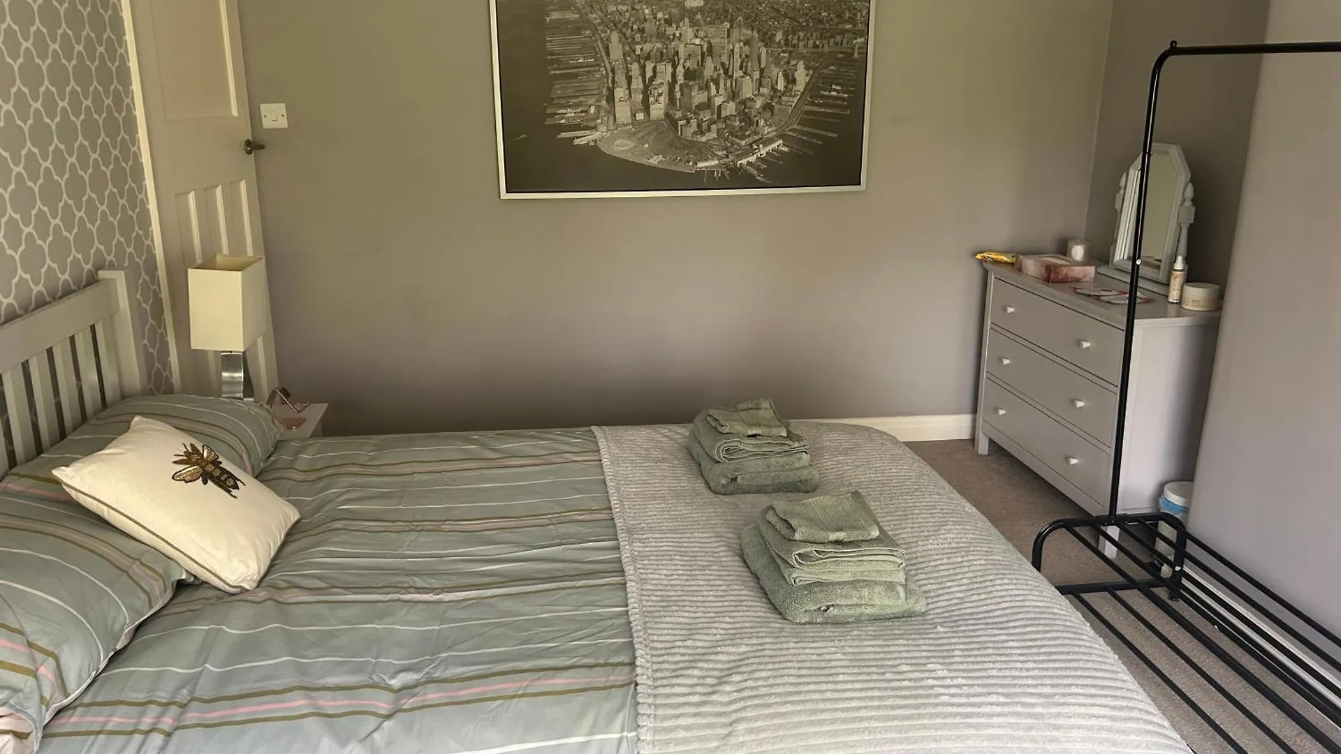 Lovely, Large Double Bedroom With Park View In Home Hazel Grove 0*,